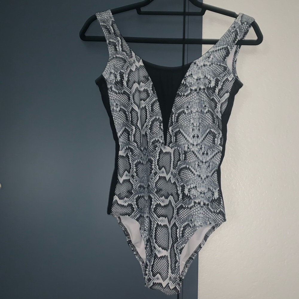 !!SOLD!! Chameleon mesh v leotard